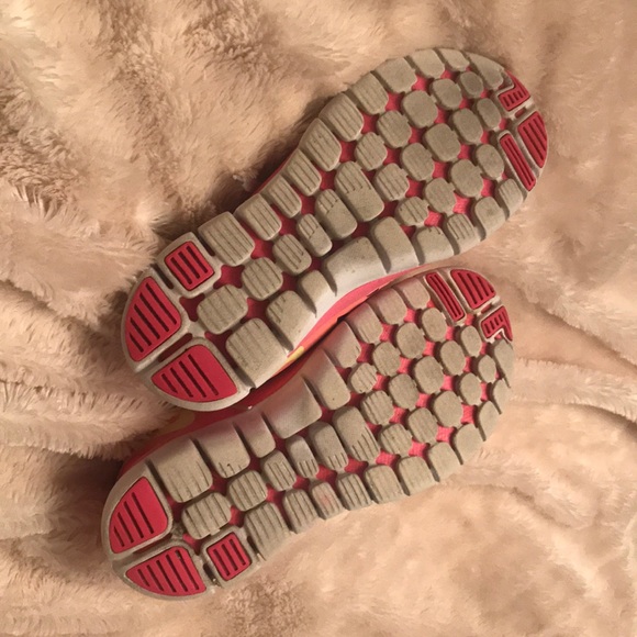 Gorgeous coral pink women’s Nike flex run sz. 6 - Picture 6 of 8